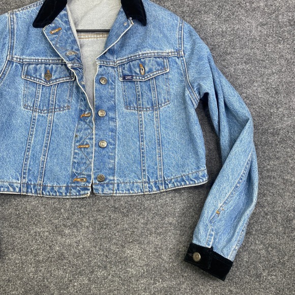 Vintage Lee Cropped Denim Jacket Womens Medium Light Wash Velvet Collar USA Made - Picture 3 of 14